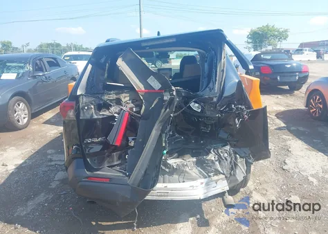 2019 Toyota Rav4 Xle z USA, uszkodzony, nr VIN 2T3P1RFV2KW062100